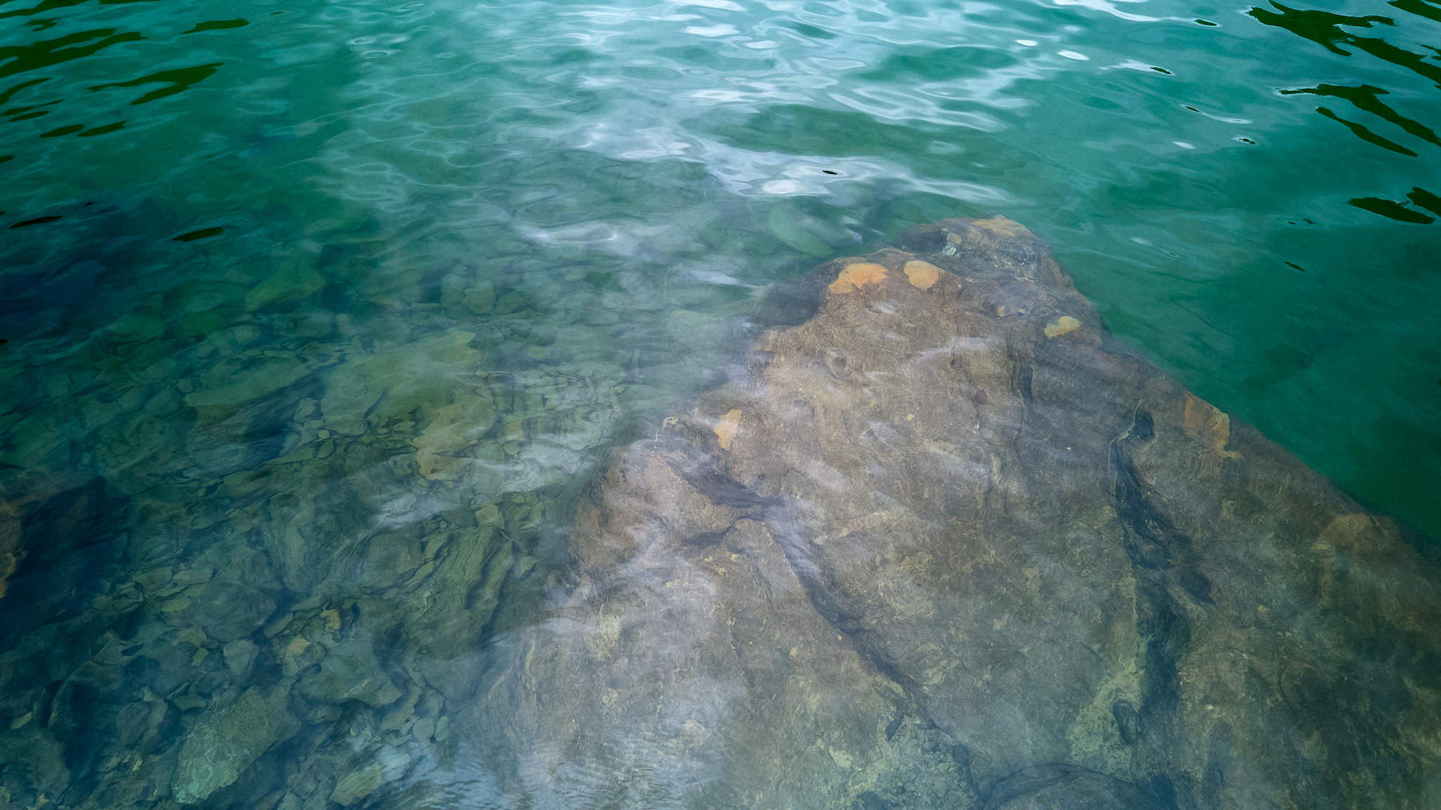 Blick ins klare Wasser - Onilsavatnet - Norwegen - Norway