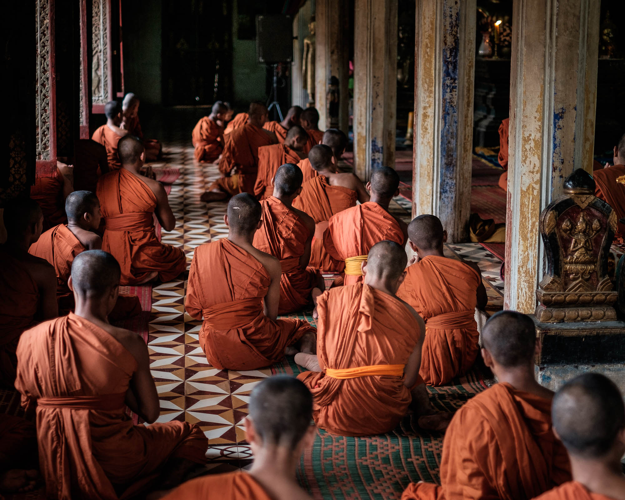 Moks praying - Cambodia