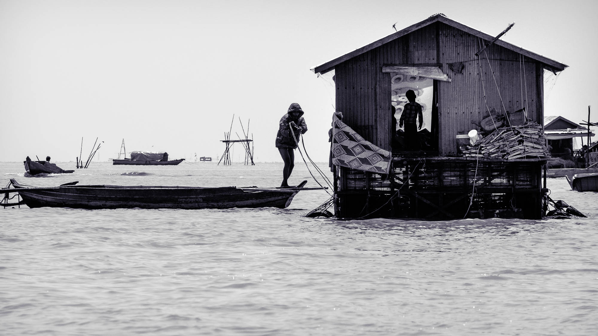 People living in house boats on the Tonle Sap - Cambodia